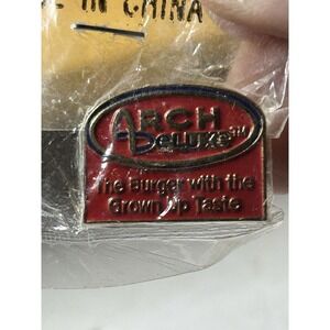ARCH DELUXE McDONALD'S BURGER WITH THE GROWN UP TASTE LAPEL PIN NICE COLLECTABLE